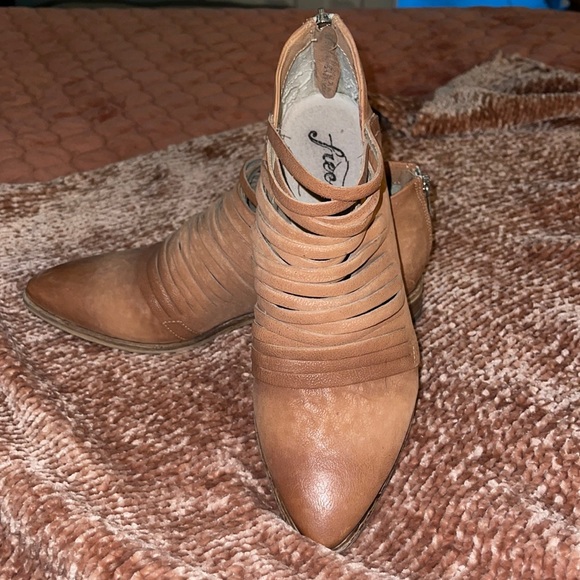 Free People Shoes - Free People Lost Valley straps ankle boots, size 39, caramel leather